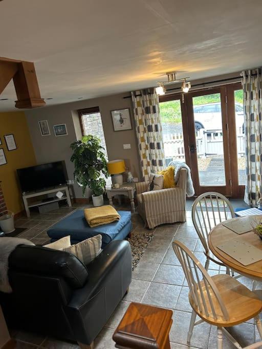 Syn Y Nant Apartment Llangorse Ngoại thất bức ảnh